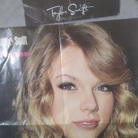 Taylor Swift Bundle - Picture 3 of 5